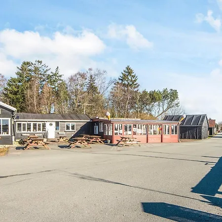 6 Person In Hojslev-by Traum