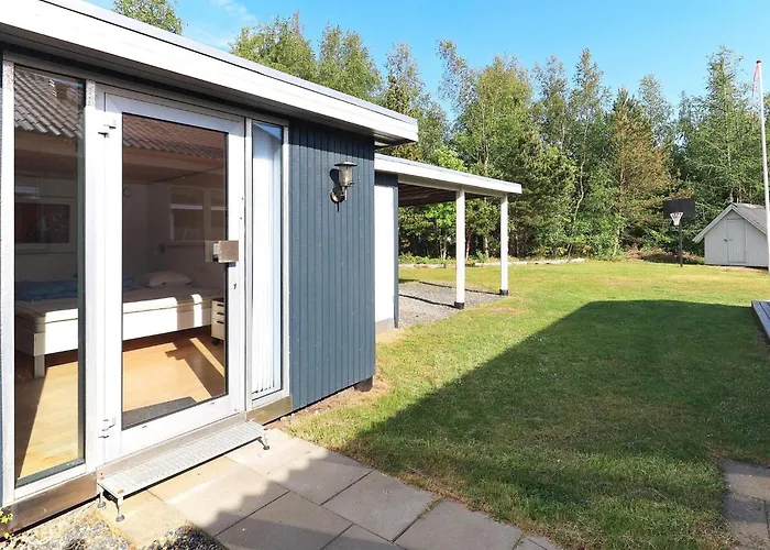 6 Person In Hojslev-by Traum *