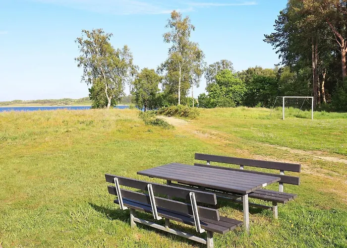 6 Person In Hojslev-by Traum *