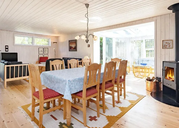 6 Person In Hojslev-by Traum *