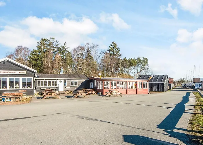 6 Person In Hojslev-by Traum